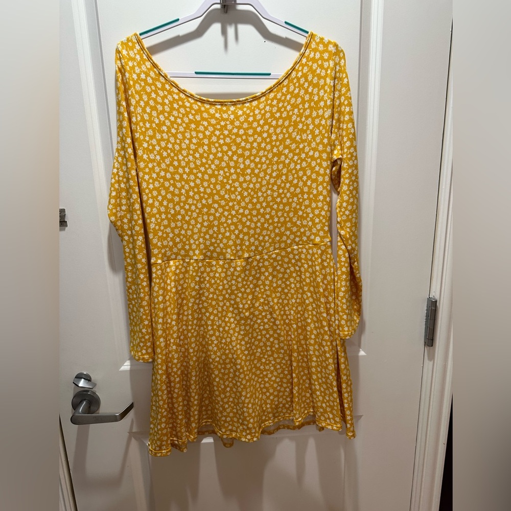 Cute yellow boutique dress.